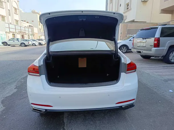 Car image 32