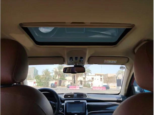 Car image 17
