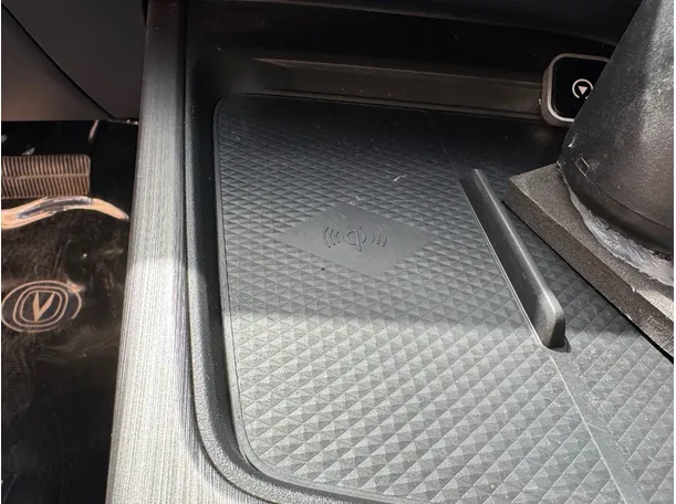 Car image 22