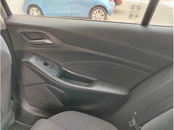 Car image 34