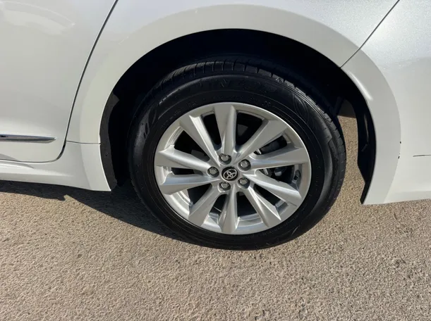 Car image 9