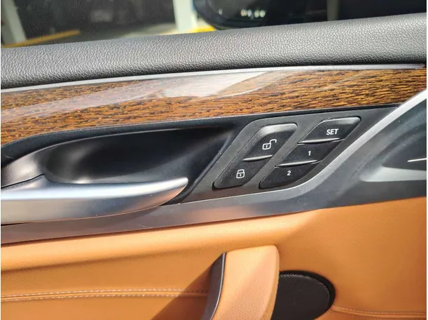 Car image 33