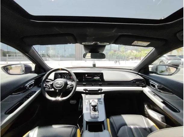 Car image 16