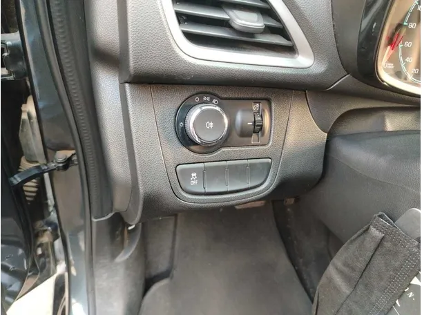 Car image 32