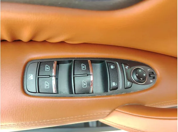 Car image 44