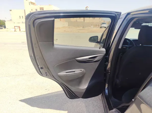 Car image 15