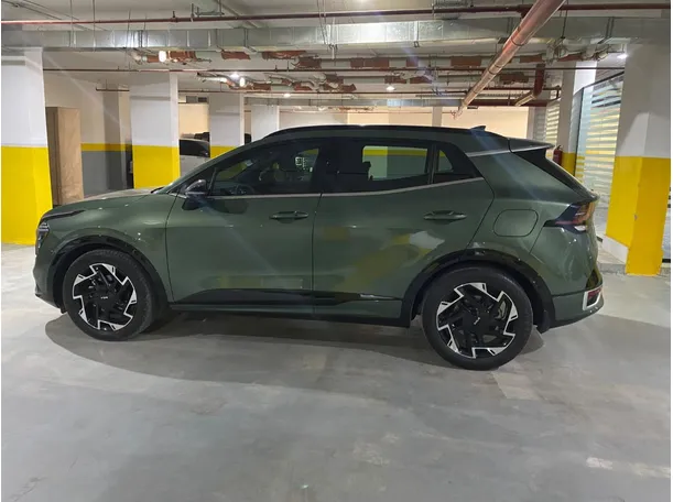 Car image 8
