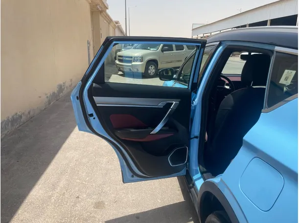 Car image 13