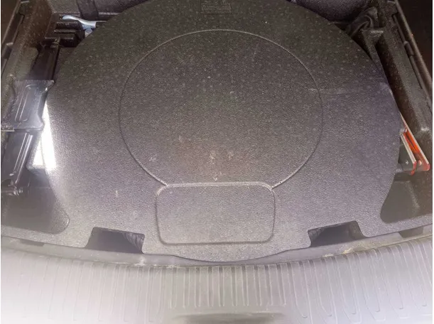 Car image 26
