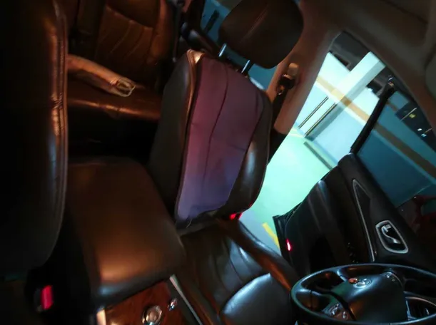 Car image 8