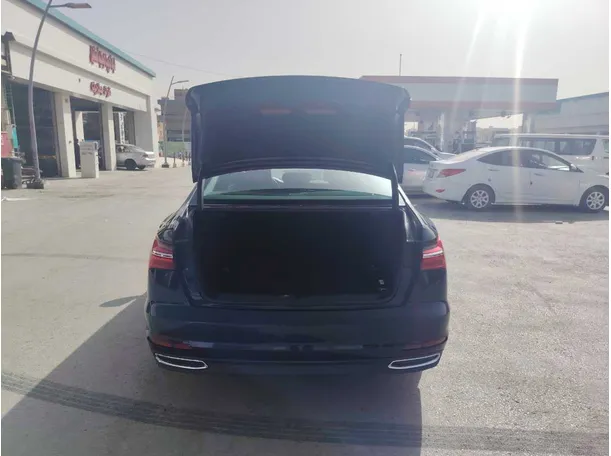 Car image 26