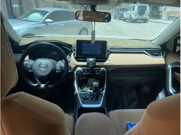Car image 16