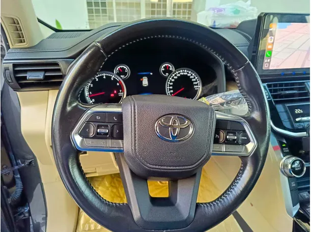Car image 27