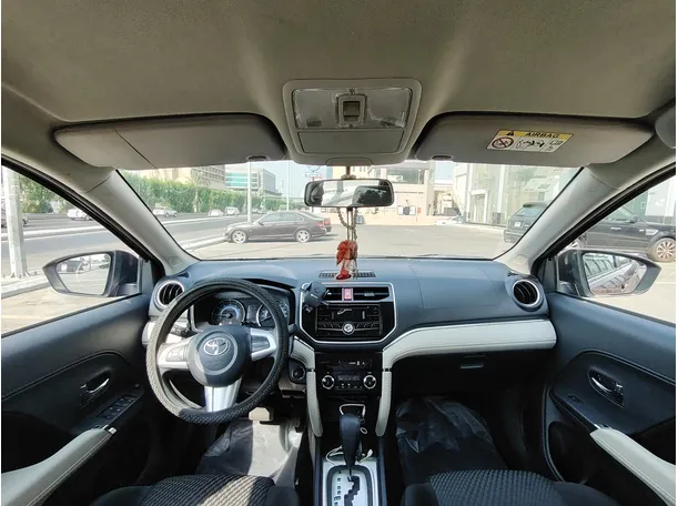 Car image 17