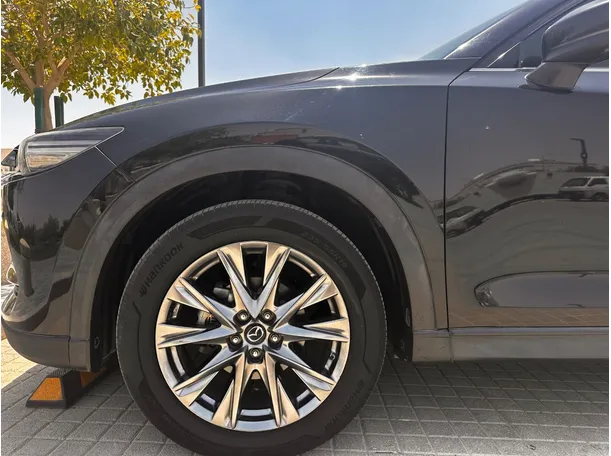 Car image 9