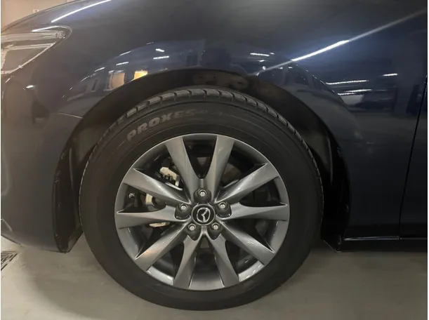 Car image 9