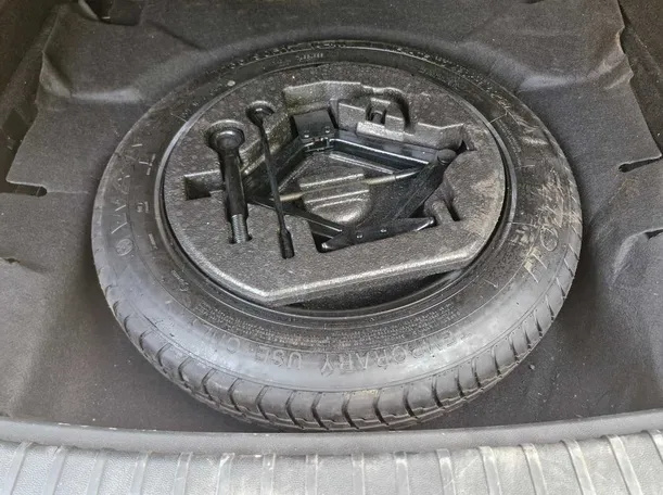 Car image 25