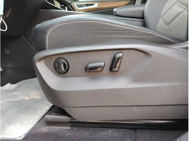 Car image 29