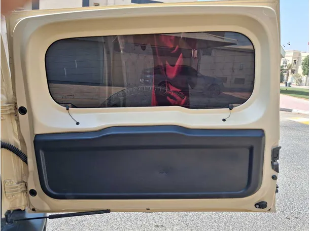 Car image 28