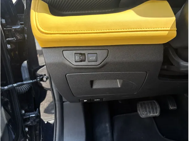 Car image 26