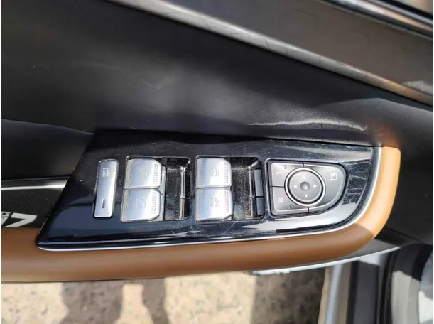 Car image 40