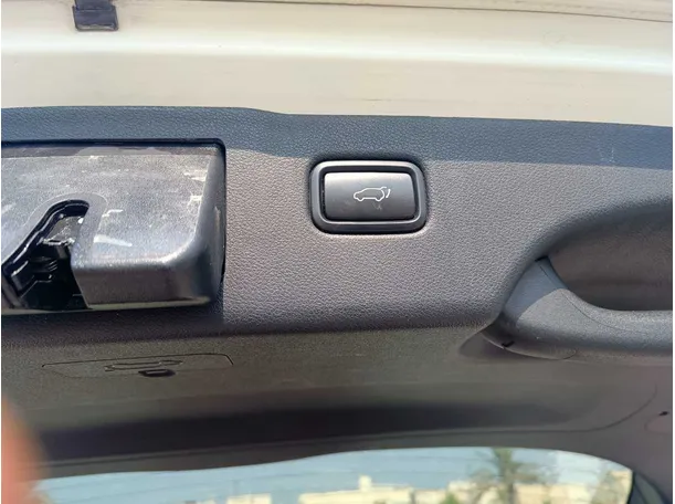Car image 33