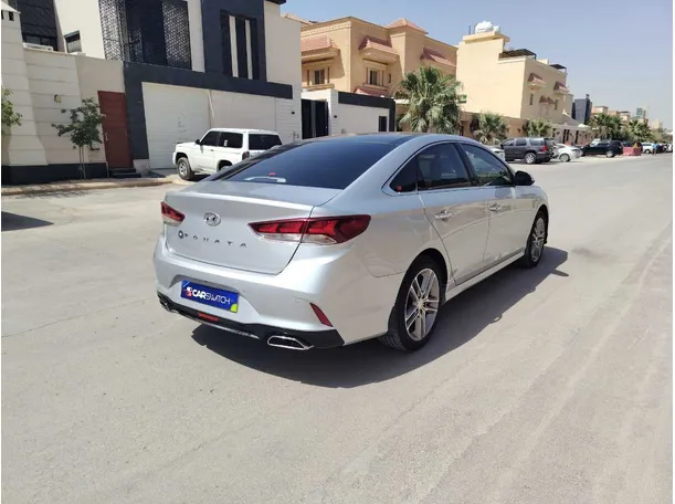 Car image 5