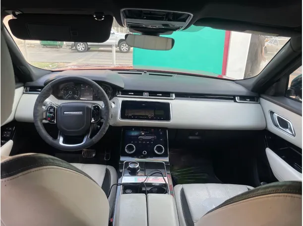 Car image 18