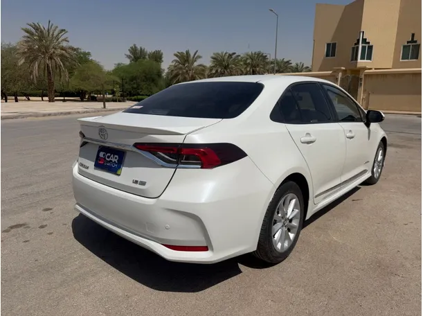 Car image 5