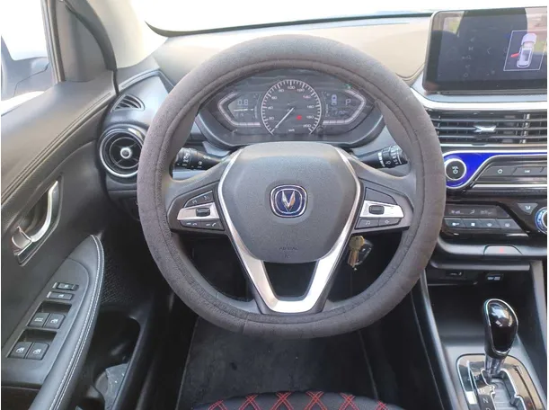 Car image 15