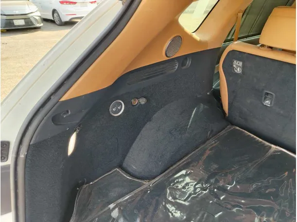 Car image 33