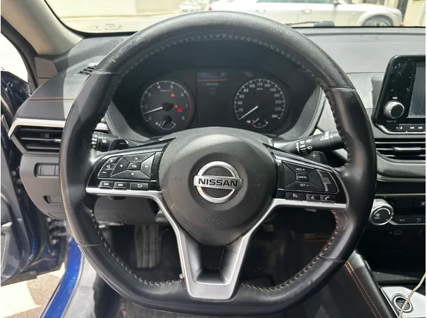 Car image 19