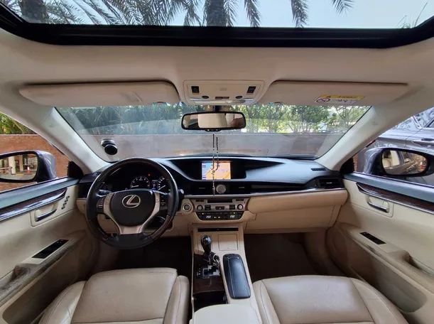 Car image 18