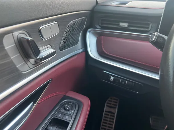 Car image 25