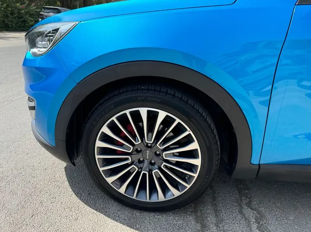 Car image 8