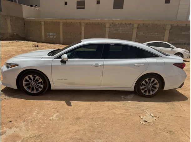 Car image 8