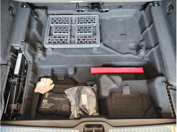 Car image 35