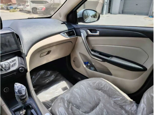 Car image 18