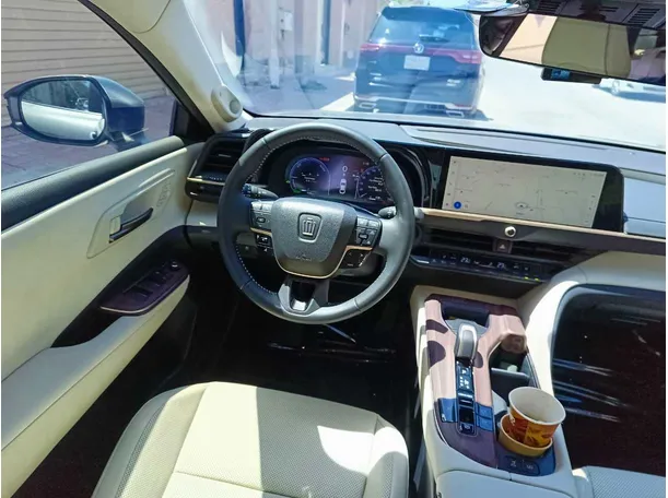 Car image 27