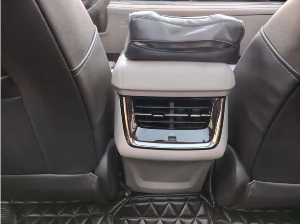 Car image 29