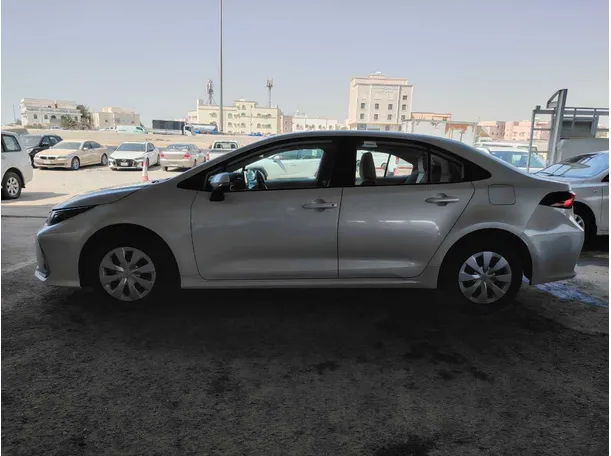 Car image 8