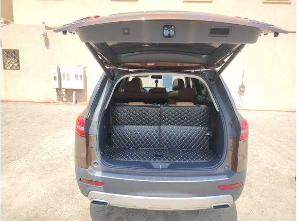 Car image 30