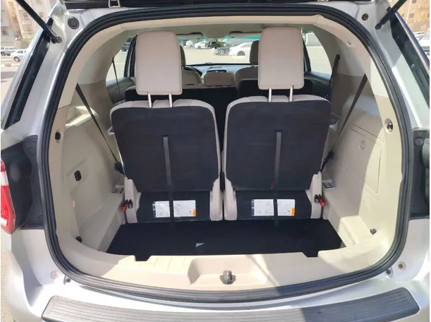 Car image 26