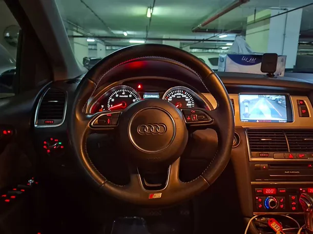 Car image 14