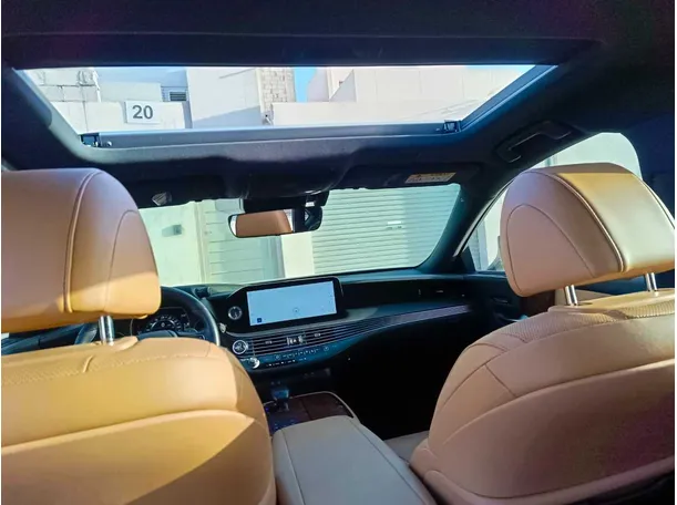 Car image 24