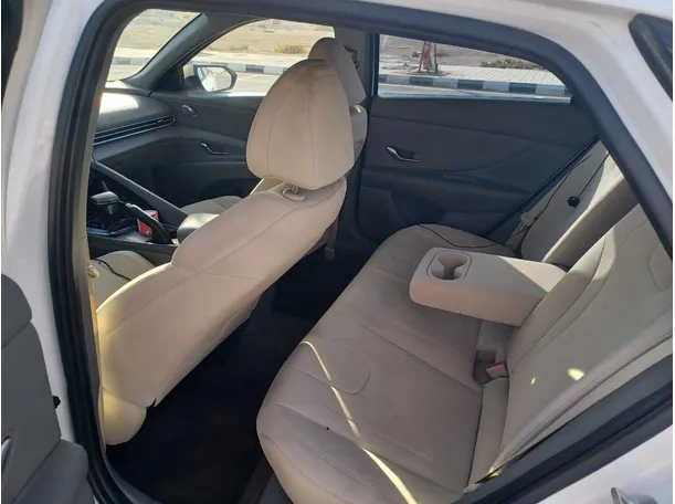 Car image 14
