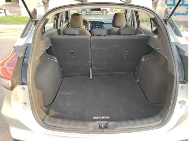 Car image 23