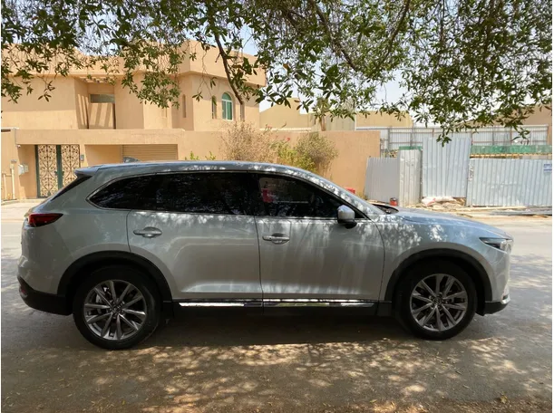 Car image 4