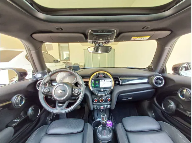 Car image 17