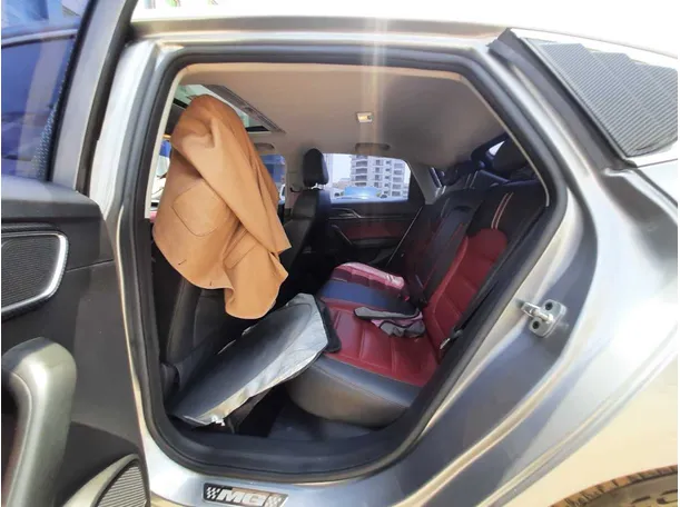 Car image 13